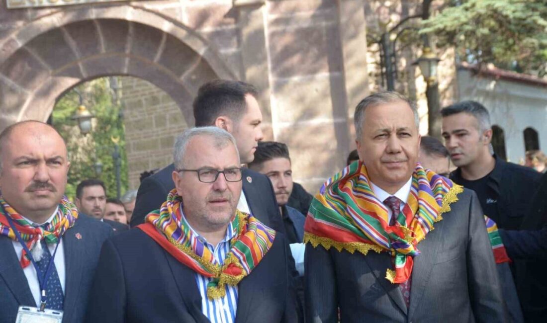 İçişleri Bakanı Ali Yerlikaya, Ertuğrulgazi Türbesi ziyaret ederek, dua etti.