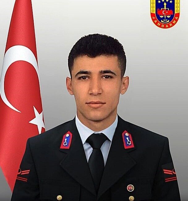 İçişleri Bakanı Ali Yerlikaya, bir otomobilin çarpması sonucu şehit olan