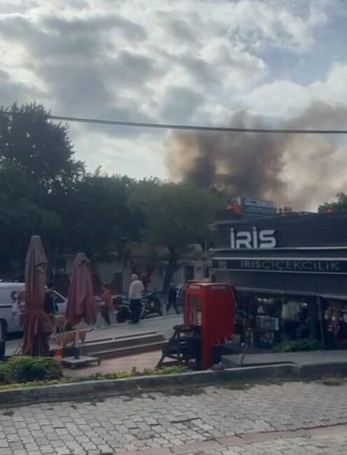 İstanbul Bakırköy’de 3 katlı bir iş yerinin çatı katında 2