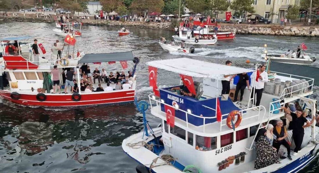 Balık sezonunun başlaması ile birlikte Sakaryalı balıkçılar, gerçekleşen tören eşliğinde