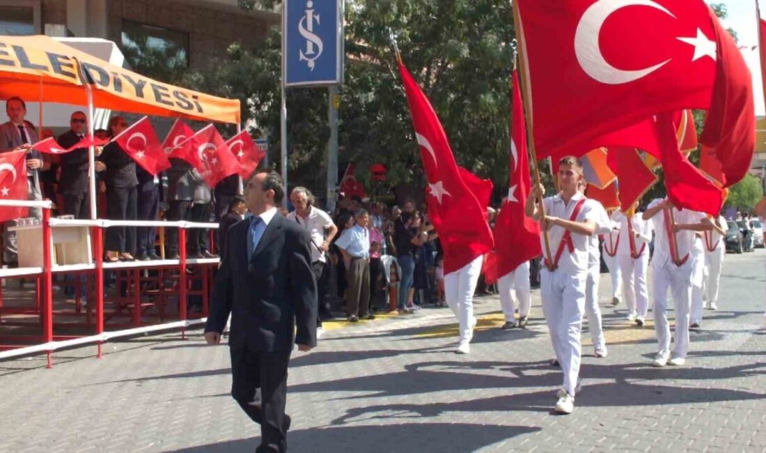 Burhaniye ilçesinin düşman işgalinden kurtuluşunun 103.yıldönüüm törenlerle kutlandı. Cumhuriyet Meydanında