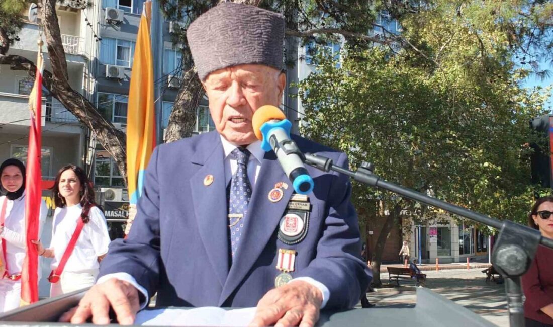 Burhaniye ilçesinde, Gaziler Günü törenle kutlandı. Cumhuriyet Meydanında anıta çelenklerin