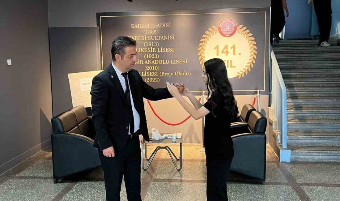 Balıkesir Lisesi’nde Değerler Kulübü öğretmen ve öğrencilerinin öncülüğünde, tüm okul