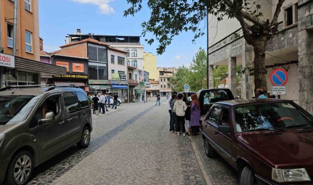 Balıkesir’de 4.9 büyüklüğünde deprem meydana geldi. Deprem, İzmir, Manisa, Bursa