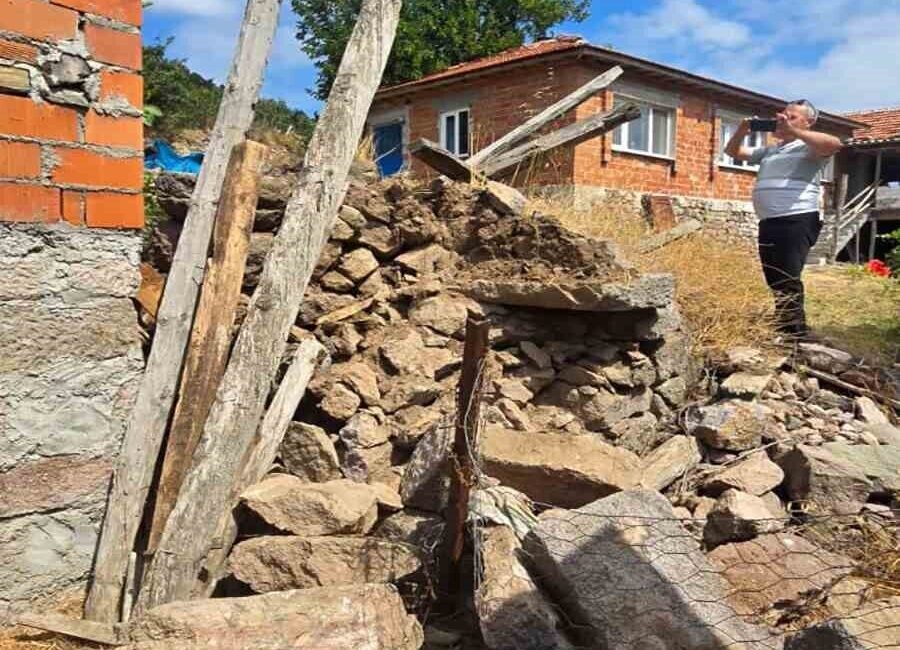 Balıkesir’in Sındırgı ilçesinde 4.9 büyüklüğünde deprem meydana geldi. Deprem, İzmir,