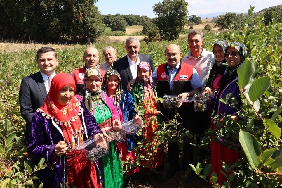 Balya’nın Kayalar Mahallesinde düzenlenen etkinlikte, Balıkesir Valisi İsmail Ustaoğlu üreticiler