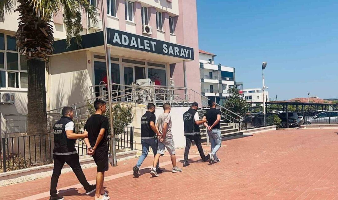 Balıkesir’in Edremit ve Ayvalık ilçelerinde polisin düzenlediği uyuşturucu operasyonlarında gözaltına