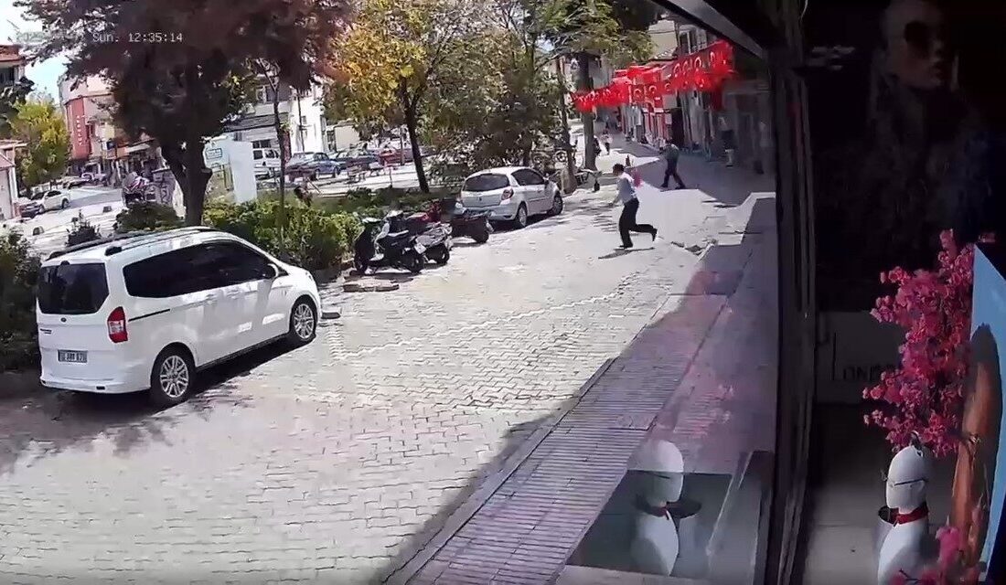 Balıkesir’in Sındırgı ilçesinde 4.9 büyüklüğünde deprem meydana geldi. Deprem sırasında