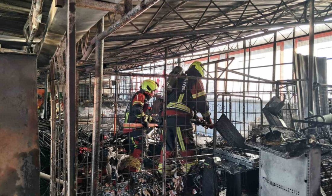 Balıkesir’in Edremit ilçesine bağlı Altınoluk Mahallesi’nde bir zincir markete ait