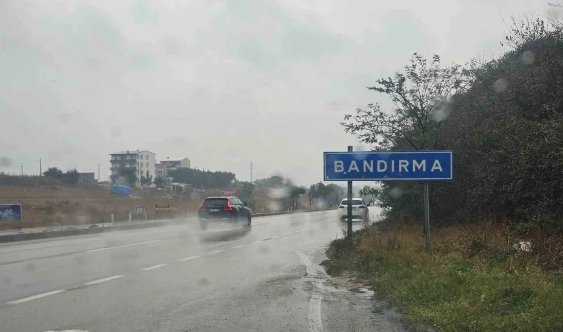 Balıkesir’in Bandırma ilçesinde yağışlı hava etkisini göstermeye başladı. Gece boyunca