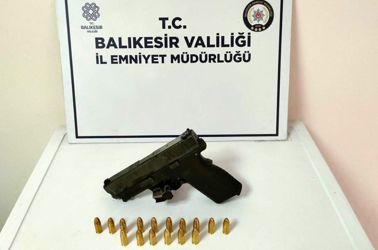Balıkesir’in Bandırma ilçesinde Kaçakçılık ve Organize Suçlarla Mücadele (KOM) Büro