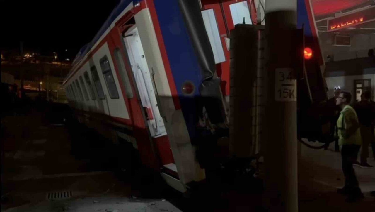 Balıkesir’in Bandırma ilçesinde yolcu treninin karıştığı kazada şans eseri yaralanan