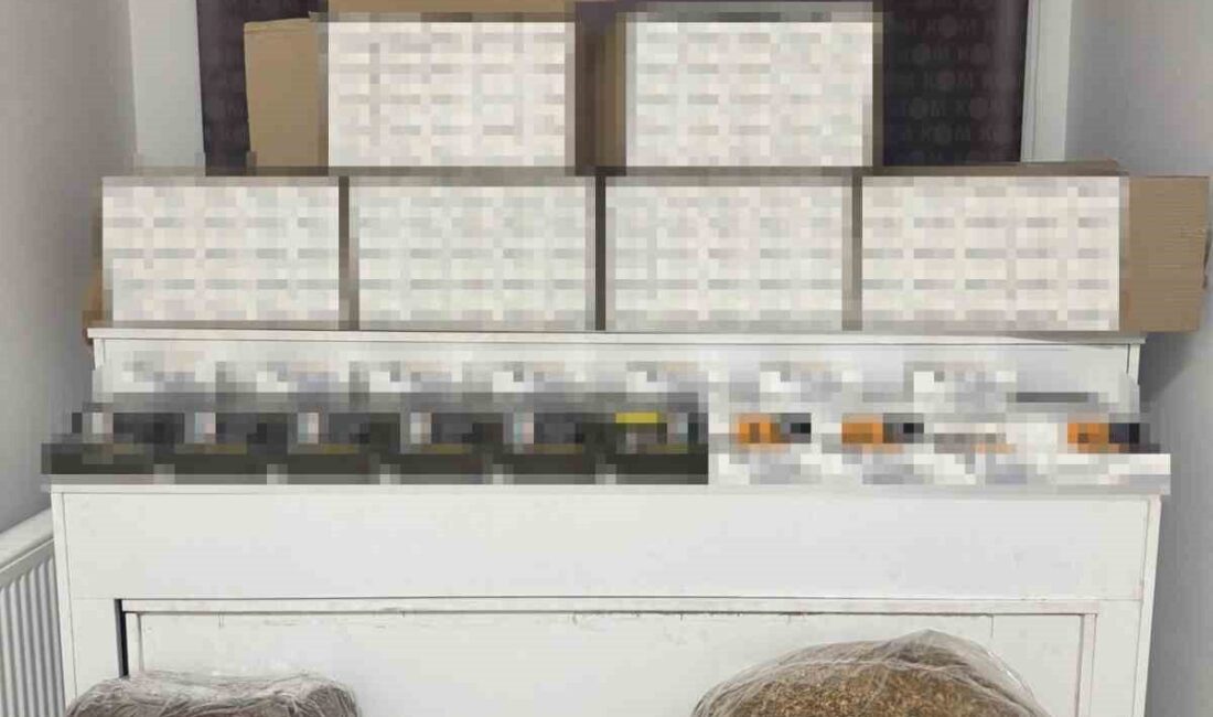 Kocaeli’nin İzmit ilçesinde polis ekiplerince bir araçta yapılan aramada bandrolsüz