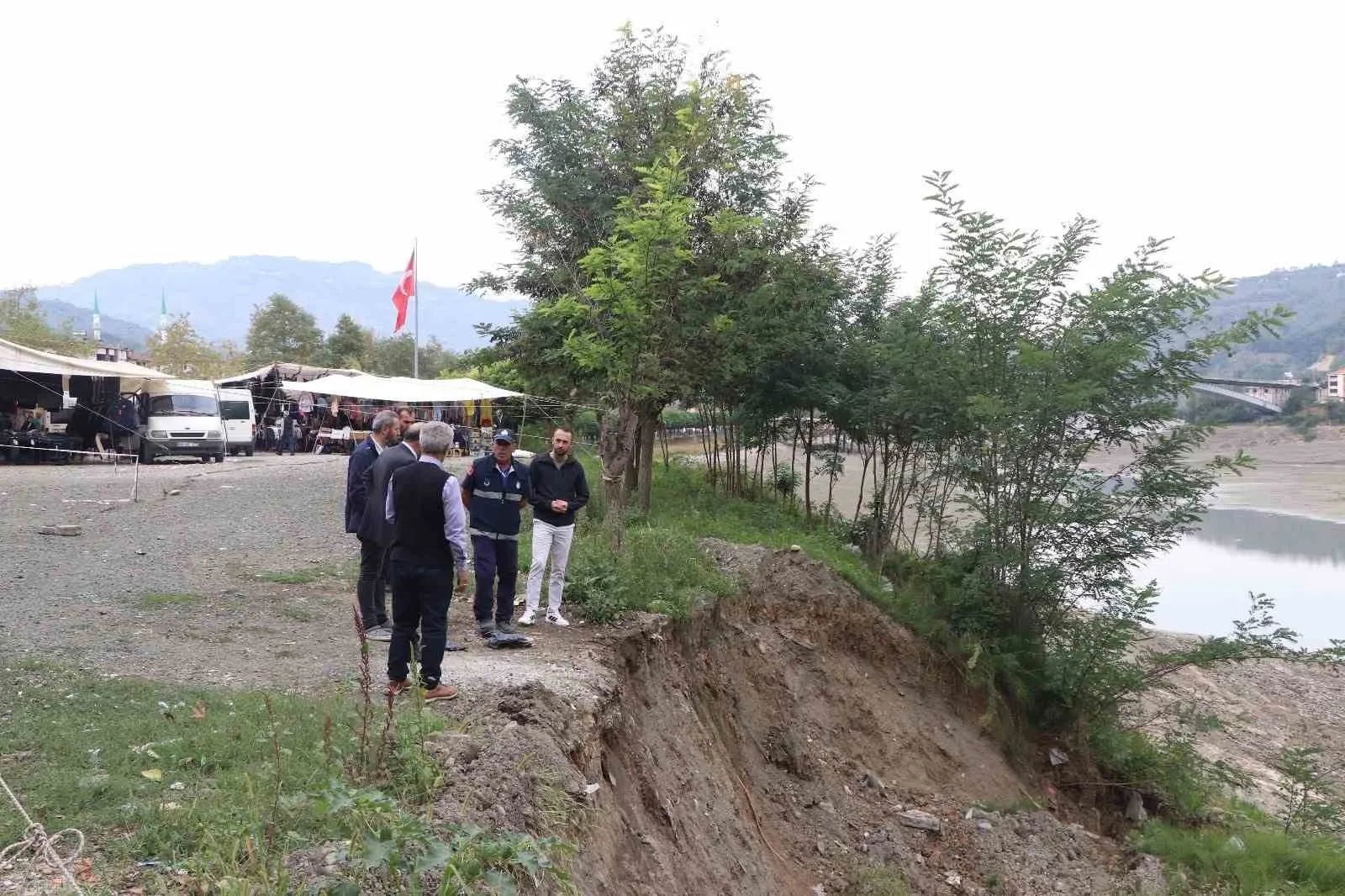 Samsun’un Ayvacık ilçesinde, Suat Uğurlu Barajı’nda su seviyesinin düşmesiyle birlikte