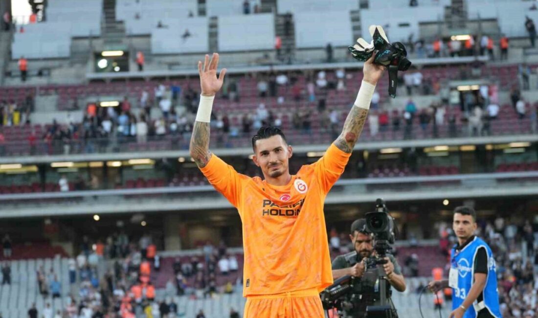 Galatasaraylı futbolcular Barış Alper Yılmaz, Wilfried Singo ve Uğurcan Çakır,