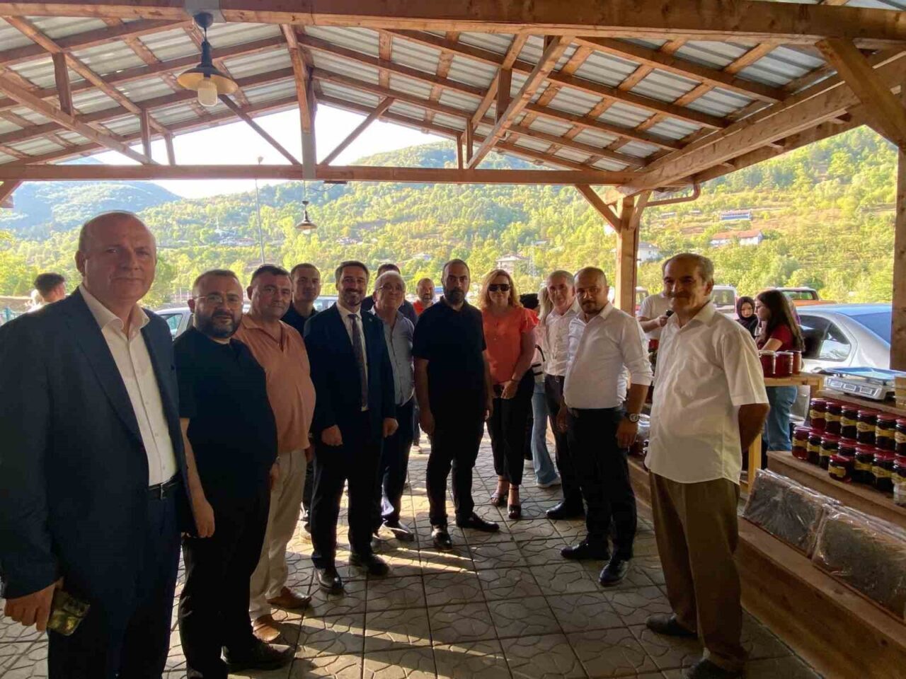Bartın Üniversitesi (BARÜ) üreticiler ile bir araya geldiği Kumluca Bal