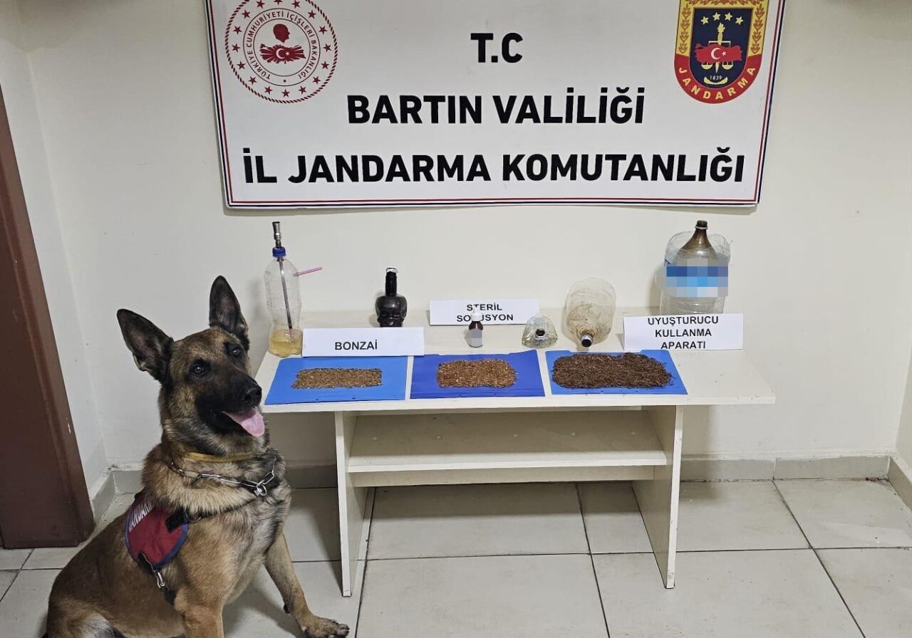 Bartın’da jandarma ekipleri bir eve yaptığı uyuşturucu operasyonunda, bir kişiyi