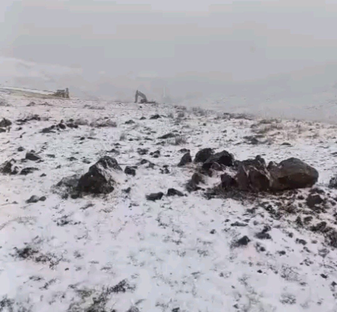 Van’ın Başkale ilçesinde yüksek rakımlı yerleşim alanlarına mevsimin ilk karı