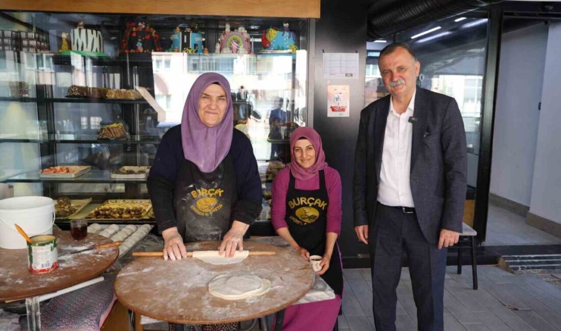 Yaptığı mahalle ziyaretlerinin yanı sıra esnaf ziyaretlerine de devam eden