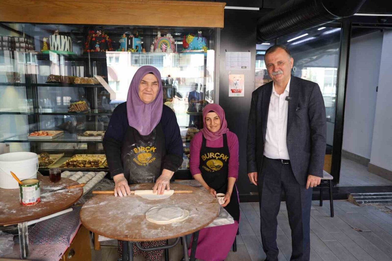 Yaptığı mahalle ziyaretlerinin yanı sıra esnaf ziyaretlerine de devam eden