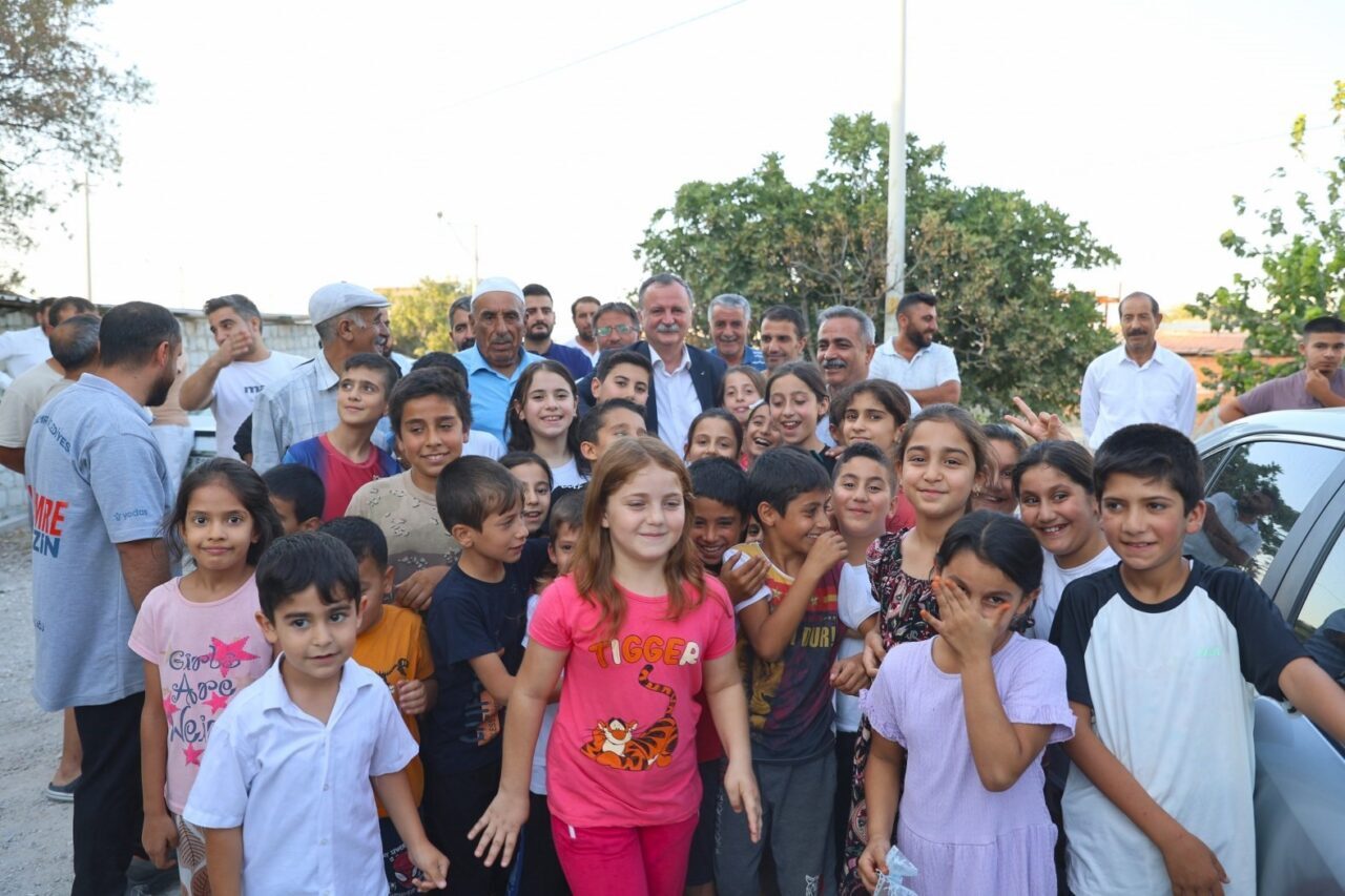 Her fırsatta halkla iç içe olan Yunusemre Belediye Başkanı Semih