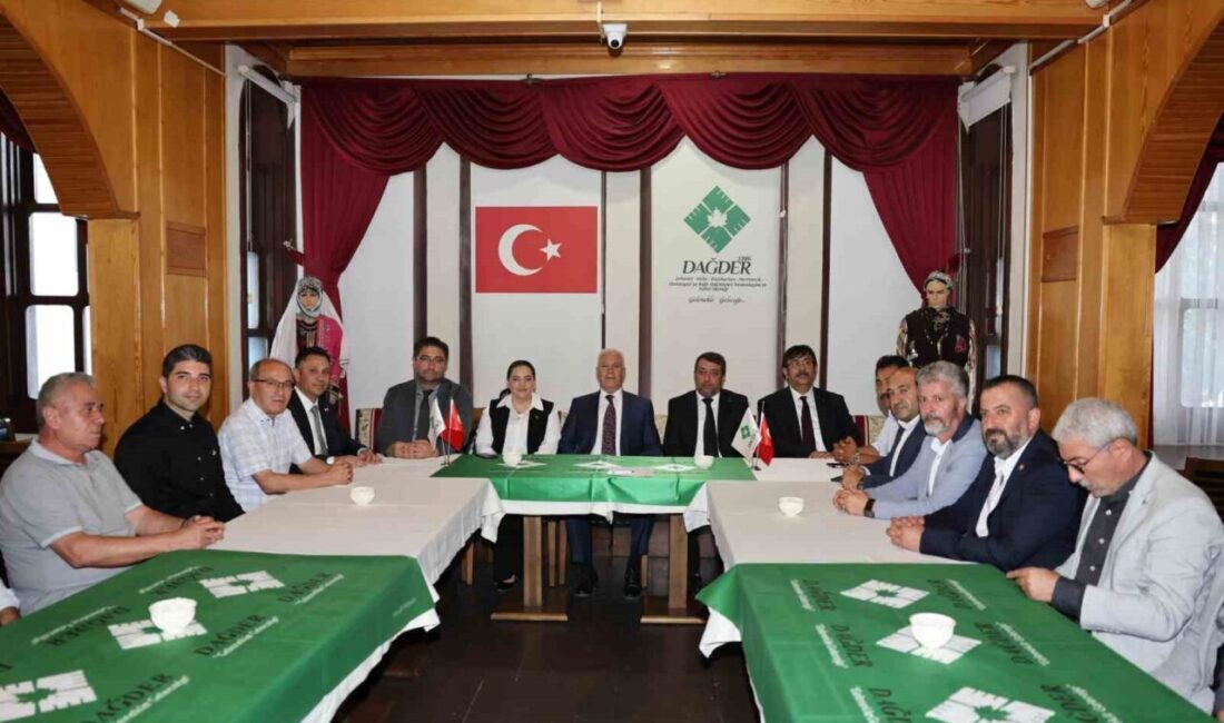 Bursa Büyükşehir Belediye Başkanı Mustafa Bozbey, gençlerin kendi yörelerinde mutlu