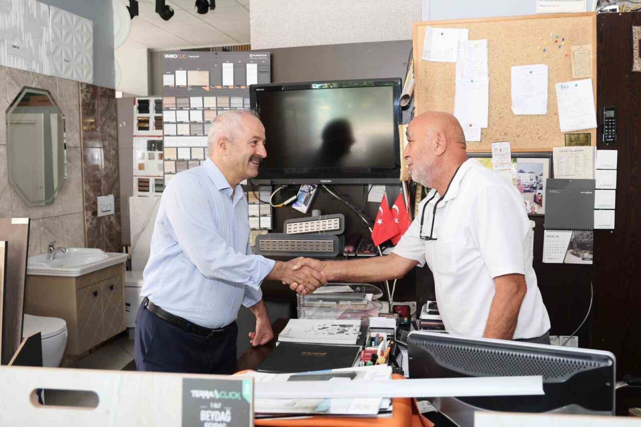 Gebze Belediye Başkanı Zinnur Büyükgöz, esnafla bir araya gelerek talep