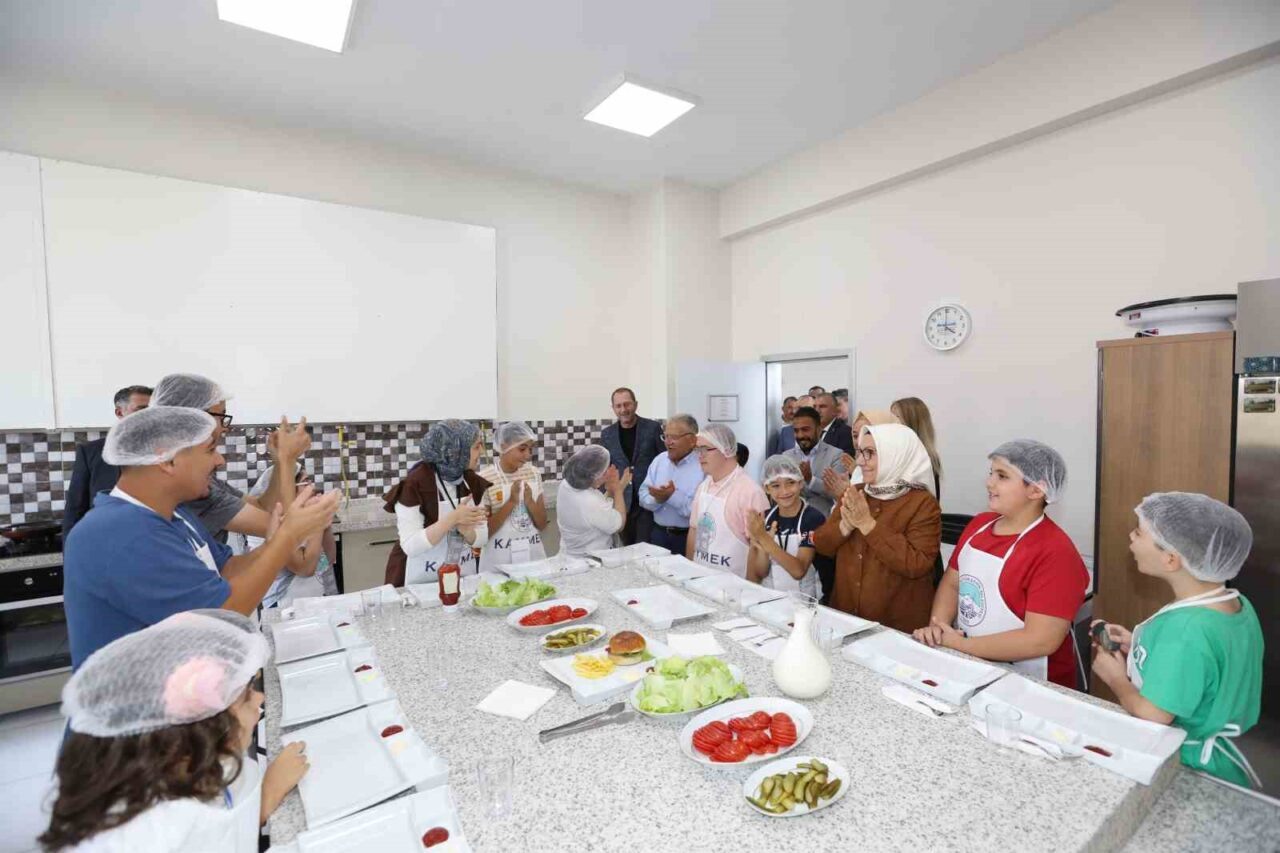 Kayseri Büyükşehir Belediye Başkanı Dr. Memduh Büyükkılıç ve eşi Dr.