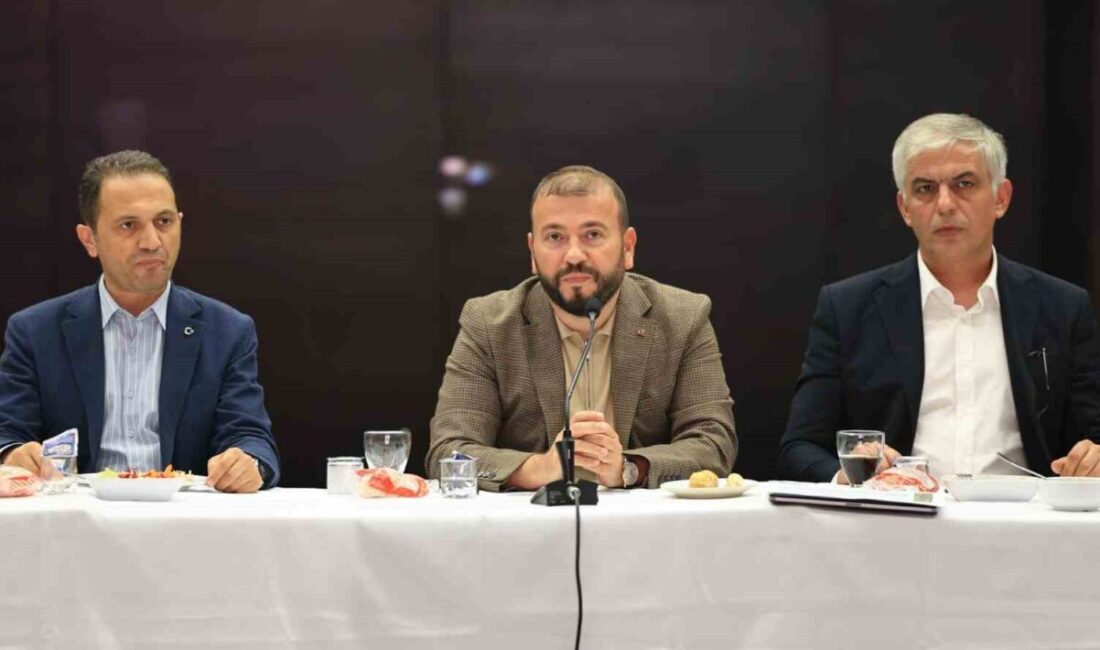 Arnavutköy Belediye Başkanı Mustafa Candaroğlu, Sazlıbosna’da yapımı devam eden sosyal