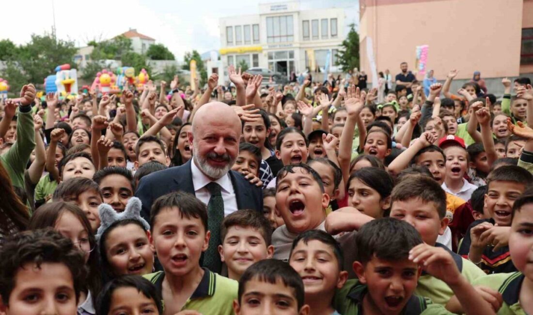 Kocasinan Belediyesi, kırsal mahallelerdeki çocukların yüzünü güldürmeye devam ediyor. Bu