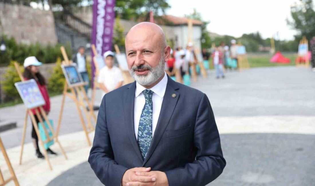 Kocasinan Belediyesi, Gök Gözlem Evi Merkezi’nde ‘Gökyüzünü Keşfet’ etkinliği düzenledi.