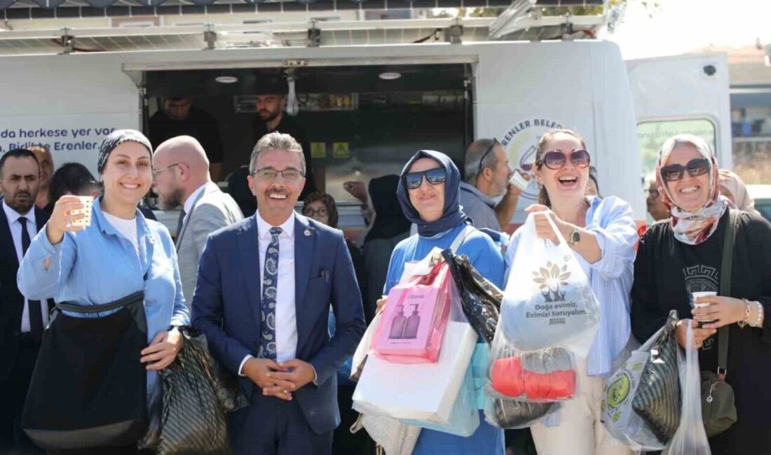 Yeni yerinde kurulan Çarşamba Kumaş Pazarını ziyaret eden Erenler Belediye