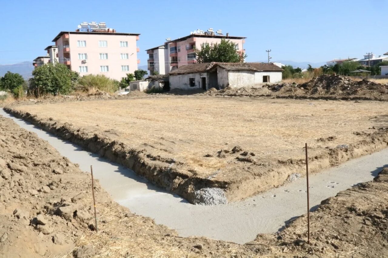 Yenipazar Belediye Başkanı Malik Ercan, Çarşı Mahallesi’ndeki 2 bin metrekarelik