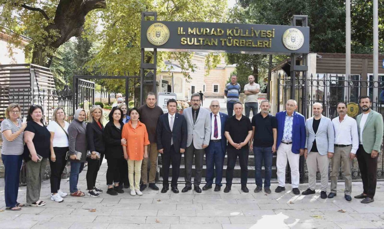 Her hafta bir mahalleyi ziyaret ederek vatandaşlarla bir araya gelen