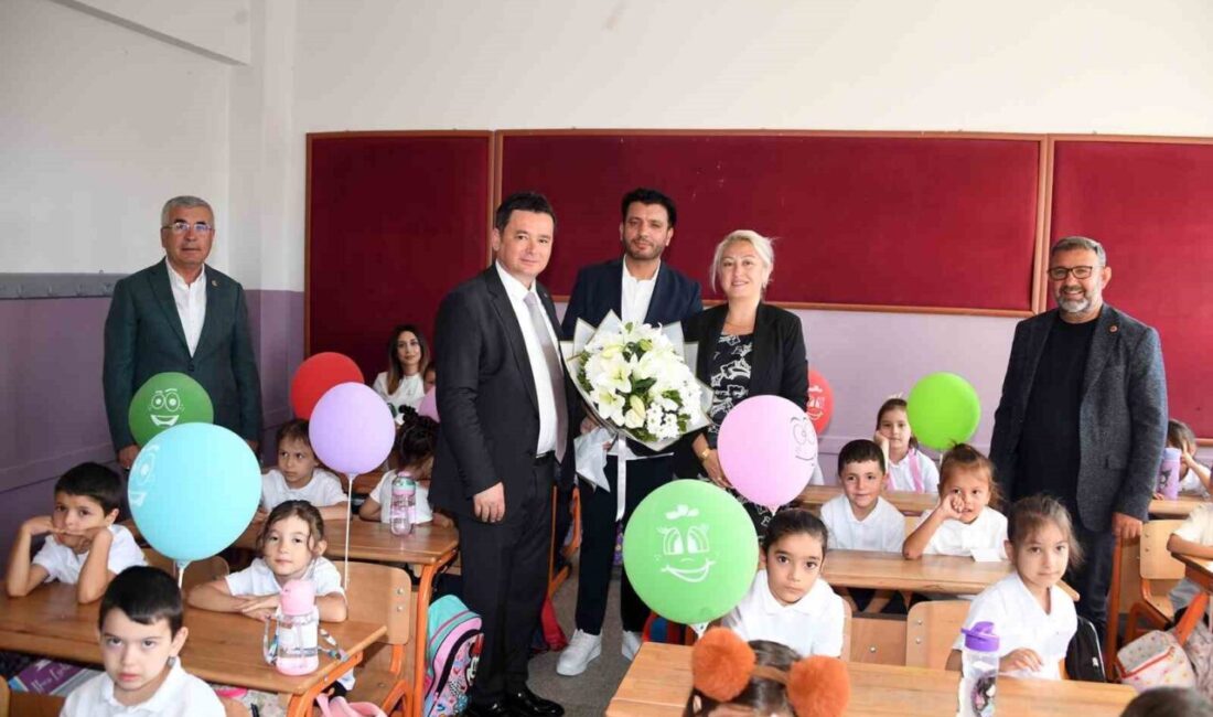 Osmangazi Belediye Başkanı Erkan Aydın, yeni eğitim-öğretim yılının ilk gününde