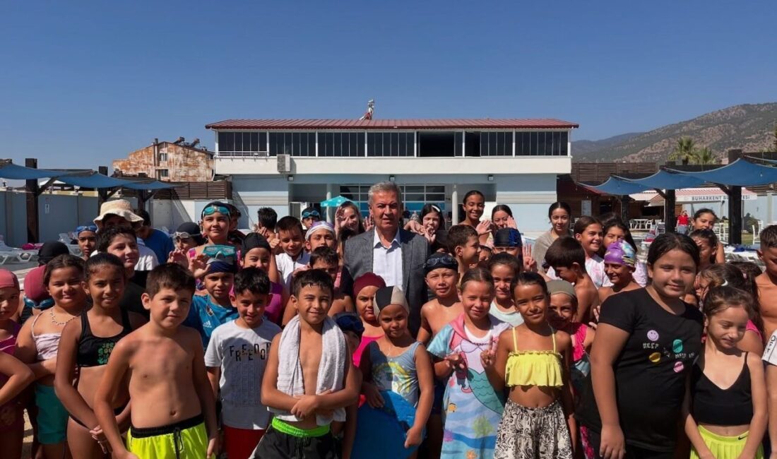 Aydın’ın Buharkent ilçesinde belediye tarafından verilen yüzme kurslarında 260 çocuk