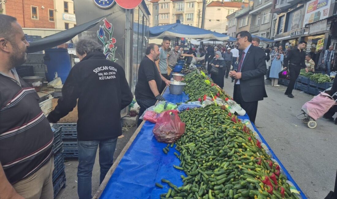 Kütahya Belediye Başkanı Eyüp Kahveci, Cumartesi Pazarı’nı ziyaret ederek esnaf