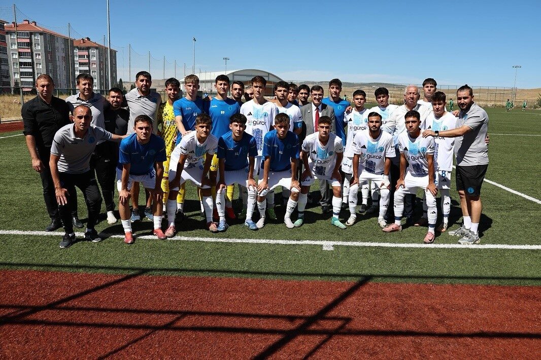 Kütahya Belediye Başkanı Eyüp Kahveci, Kütahyaspor’un genç yeteneklerinin sahadaki mücadelesine