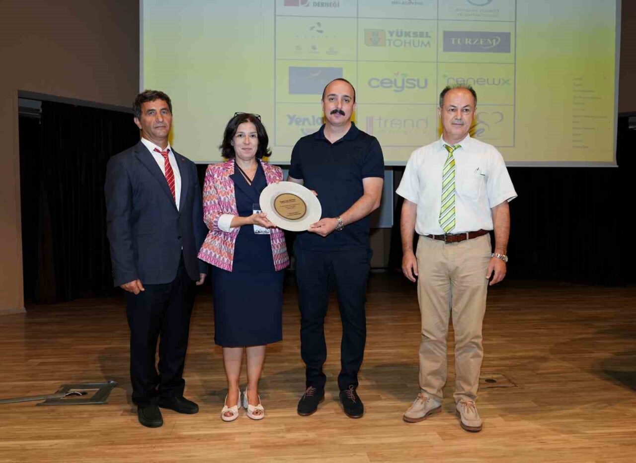 Konyaaltı Belediye Başkanı Cem Kotan, 37’nci Ulusal Matematik Sempozyumu’na katılarak,