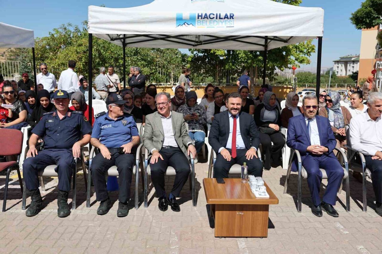 Hacılar Belediye Başkanı Bilal Özdoğan, 2025-2026 eğitim-öğretim yılının başlaması nedeniyle