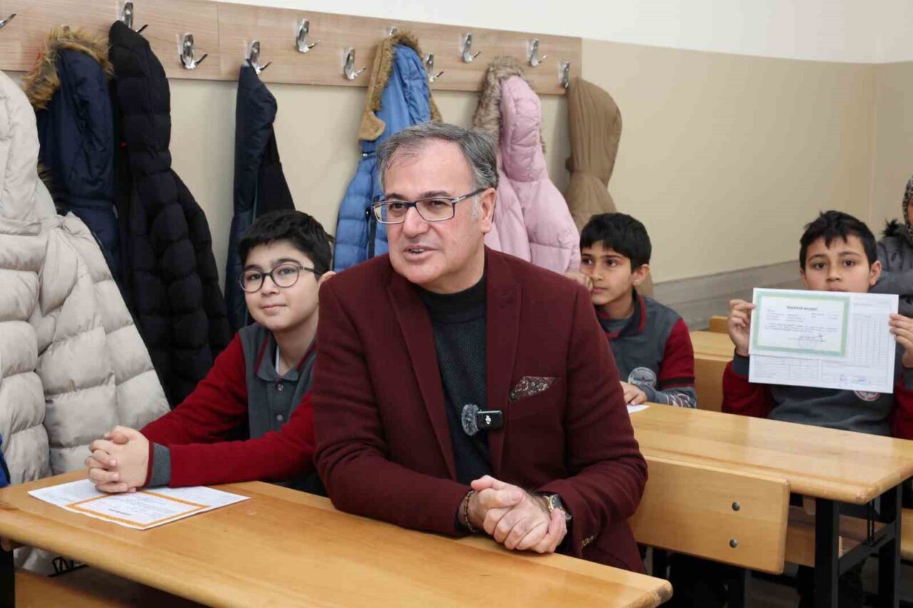 Hacılar Belediye Başkanı Bilal Özdoğan, 2025-2026 eğitim-öğretim yılının başlaması dolayısıyla