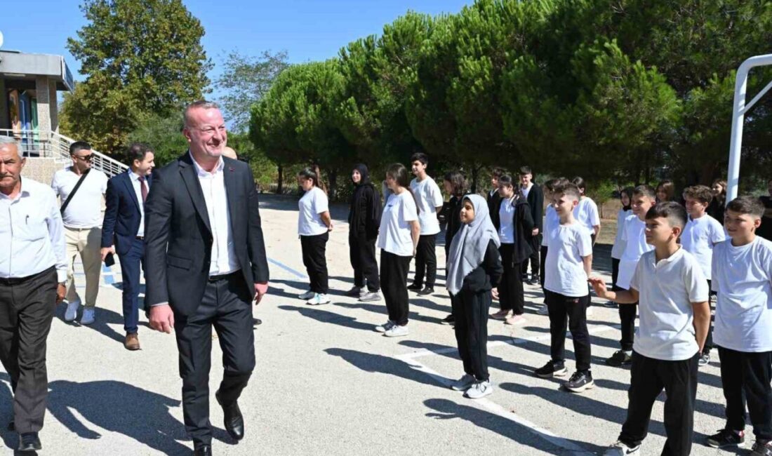 Karacabey Belediye Başkanı Fatih Karabatı, Okul Aile Birliği Başkanı Gamze