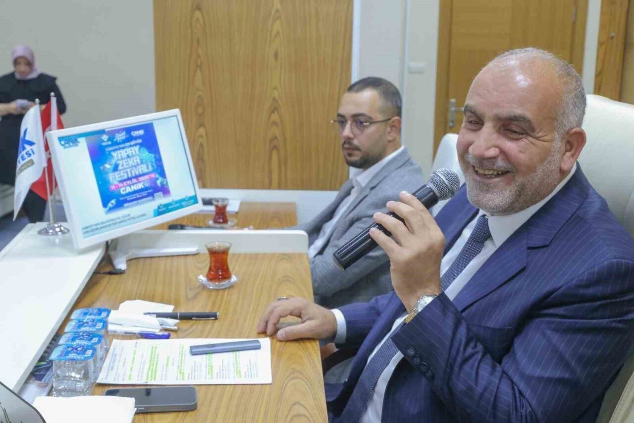 Samsun’un Canik Belediye Başkanı İbrahim Sandıkçı, vatandaşların taleplerini çözüme kavuşturmaya