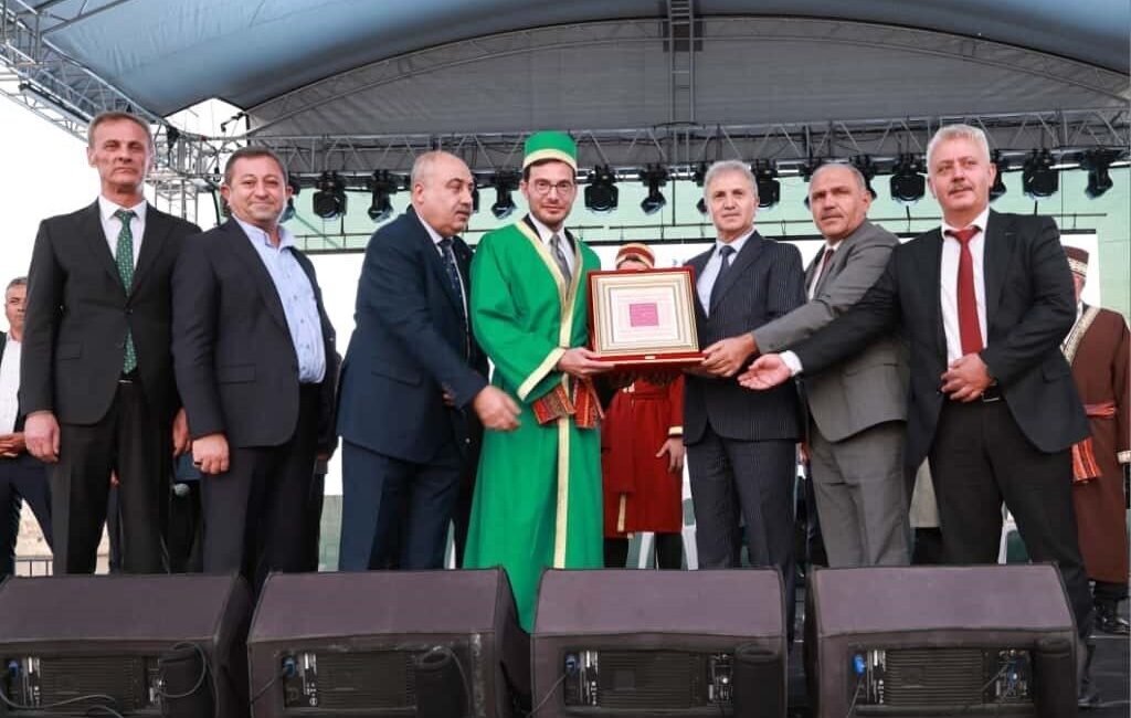 Tokat’ta 38’inci Ahilik Haftası kutlamaları Hıdırlık Meydanı’nda halk oyunları, şed