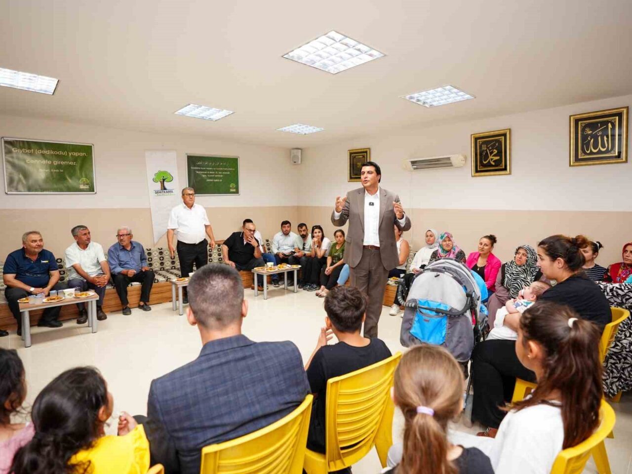 Şehitkamil Belediye Başkanı Umut Yılmaz, mahalle ziyaretleri çerçevesinde Sefaşehir Mahallesi’ne