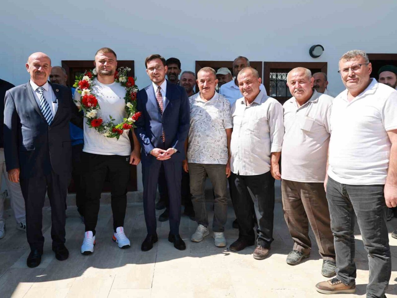 Başpehlivan Serhat Elvan, memleketi Tokat’ta coşkulu bir konvoyla karşılandı. CW