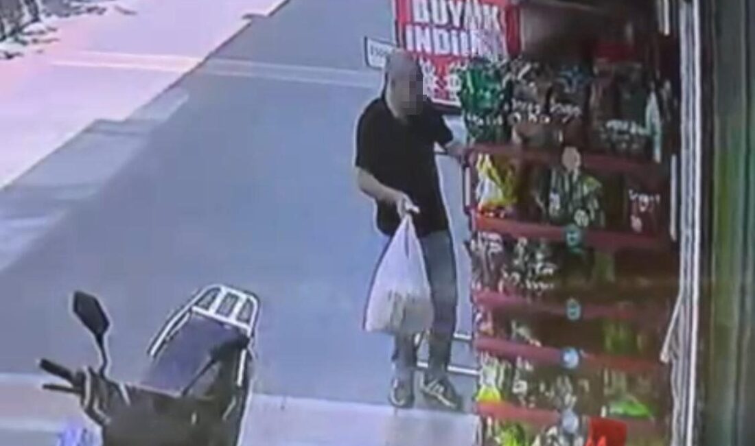 Batman kent merkezinde bir büfe önünde bulunan dolaptan meyve suyu