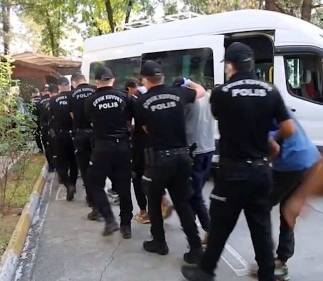 Batman’da göçmen kaçakçılarına yönelik filmleri aratmayan hava destekli operasyon düzenlendi.