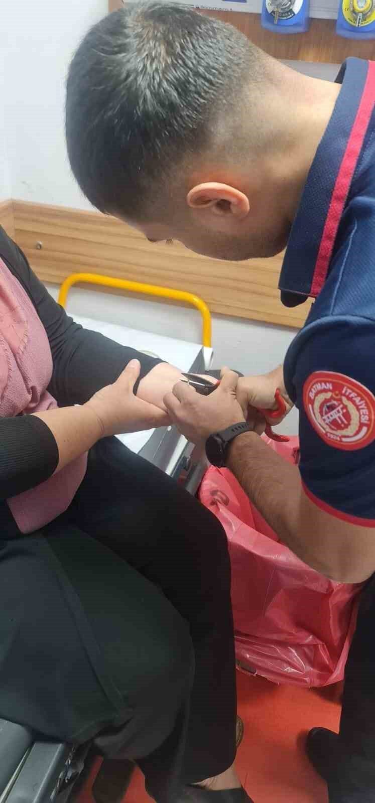 Batman Eğitim ve Araştırma Hastanesi kırmızı alanda bir vatandaşın bileğine