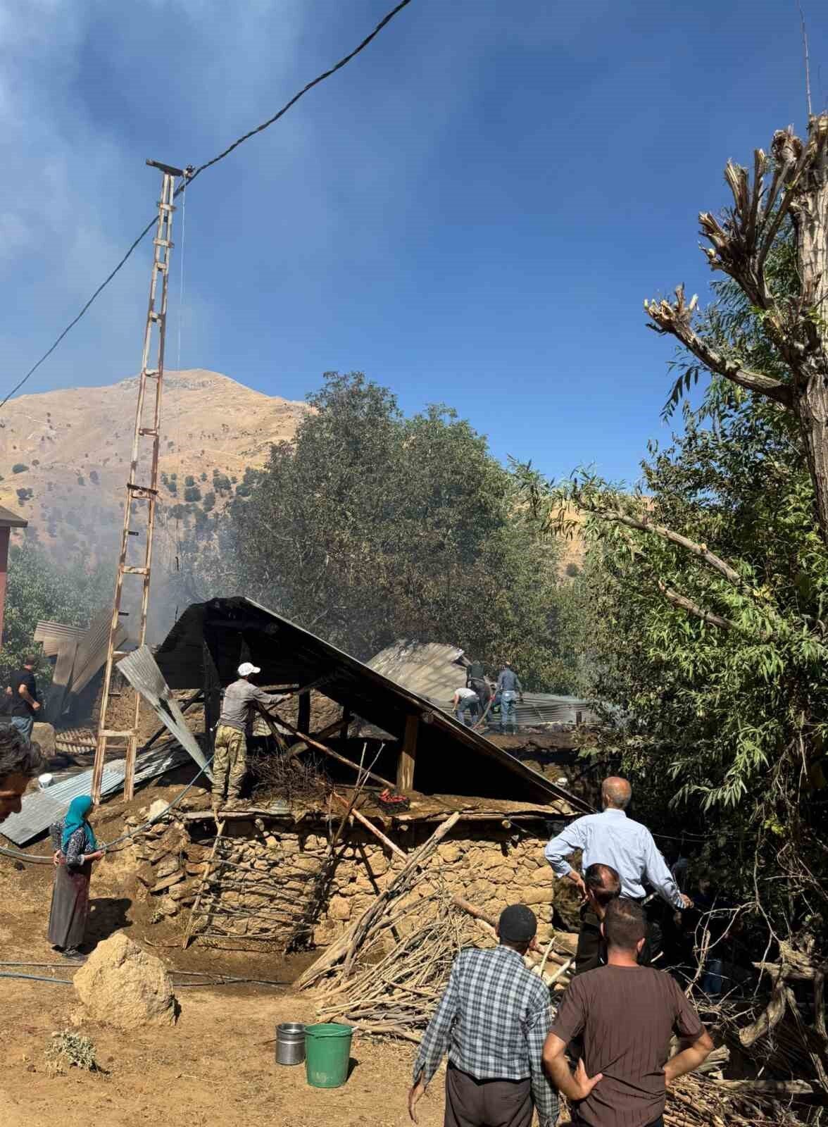 Batman’ın Sason ilçesine bağlı Dağçatı Soğanlı köyünde bir evde çıkan